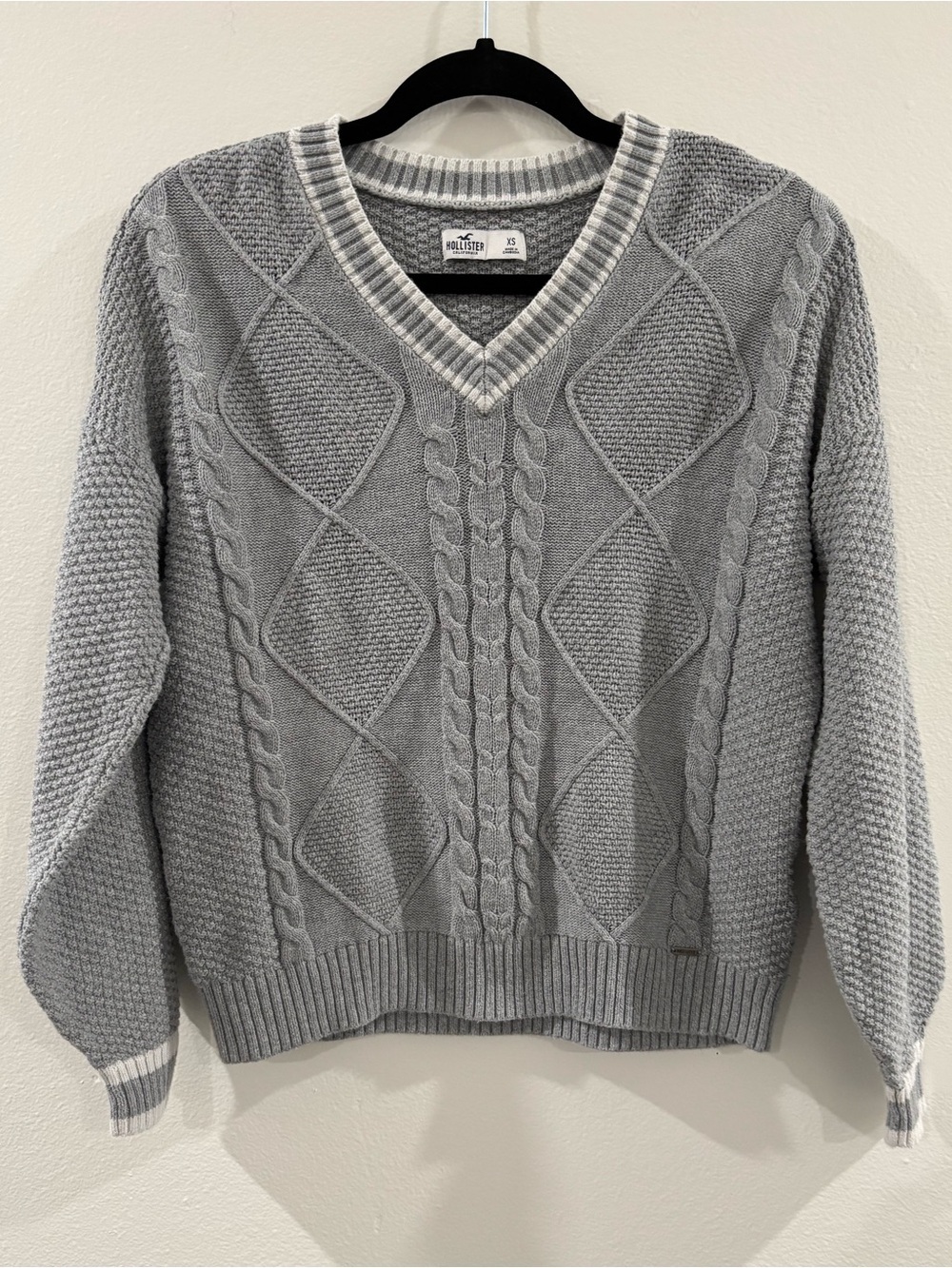 Hollister Light Gray Cable-Knit V-Neck Sweater